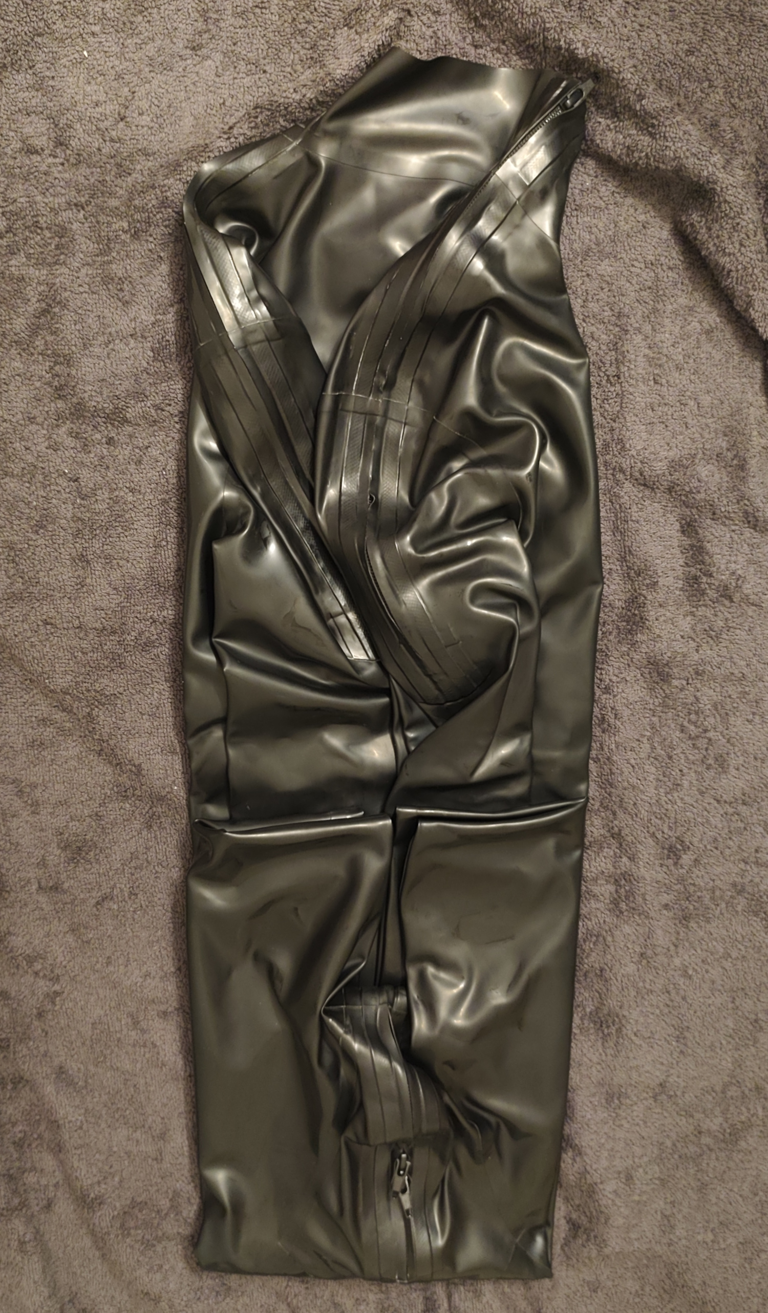 Step 3 – Fold the legs up